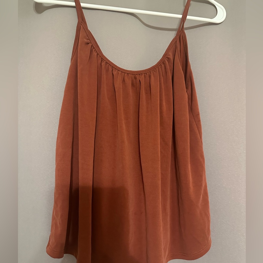 Green envelope sleeveless camisole tank top women’s XS in rust color.